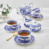 Blaue italienische Tasse mit Untertasse