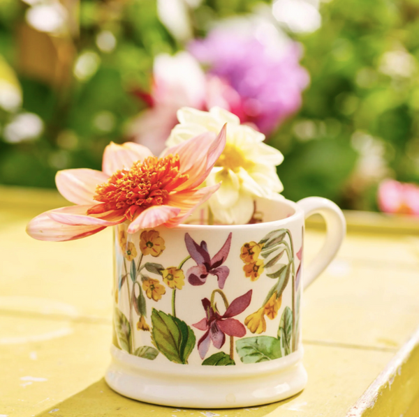 Tasse – Schlüsselblumen und wilde Veilchen